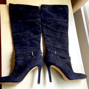 Guess suede high buckle boots!